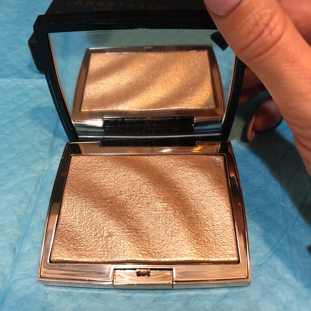 ❌SOLD❌ABH Amrezy Highlighter